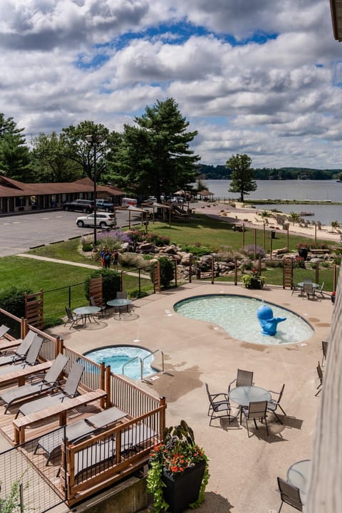 Pool view, Pool view