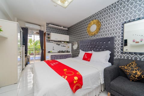 RedLiving Apartemen Cinere Resort - Gold Room Apartment in South Jakarta City