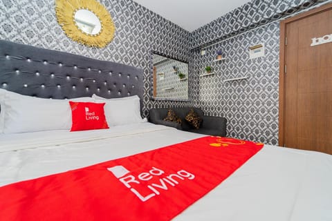 RedLiving Apartemen Cinere Resort - Gold Room Apartment in South Jakarta City