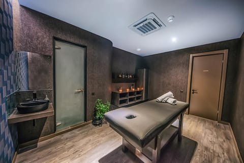 Massage, Massage, Spa and wellness centre/facilities