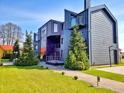 Property building, Day, Natural landscape, Garden, Garden, Garden view