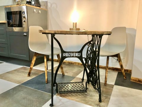 Studio cocooning Spa, lit XXL, cour extérieure Apartment in Auvergne-Rhône-Alpes