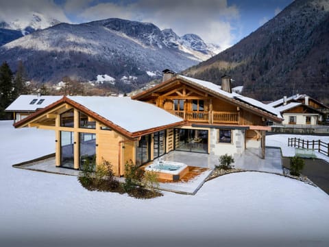 Property building, Natural landscape, Winter, Hot Tub, View (from property/room), Mountain view