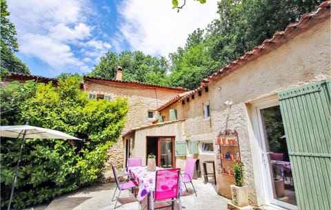 Lovely Home In Goult With Private Swimming Pool, Can Be Inside Or Outside House in Goult