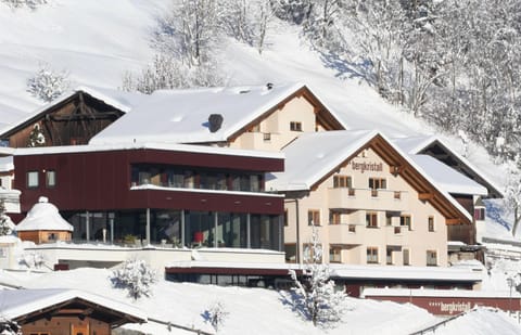 Facade/entrance, Winter