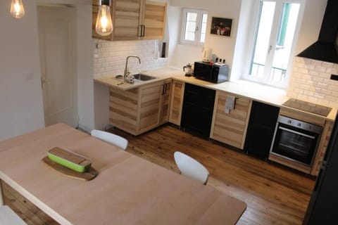 Kitchen or kitchenette, Dining area, Communal kitchen