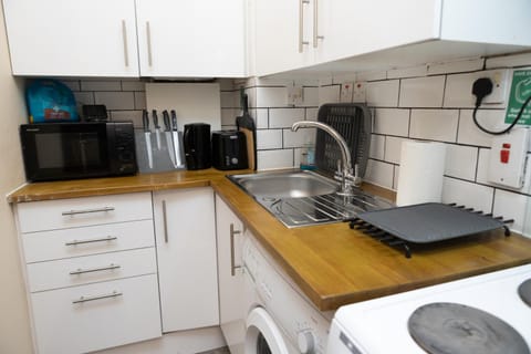 Coffee/tea facilities, Kitchen or kitchenette, dishwasher, minibar, pet friendly, stove, toaster, washing machine, dryer