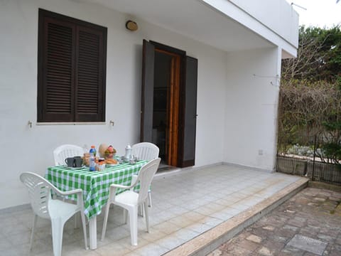 Holiday home with equipped outdoor area in Torre dellOrso House in Torre dell'Orso