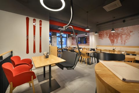 Restaurant/places to eat, Seating area