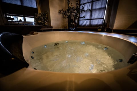 Hot Tub, Massage, Sauna