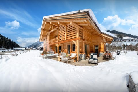 Property building, Day, Natural landscape, Winter, Balcony/Terrace, Mountain view