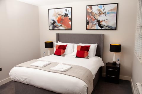 High Life Serviced Apartments - Old Town Condo in Swindon
