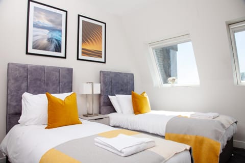 High Life Serviced Apartments - Old Town Apartment in Swindon