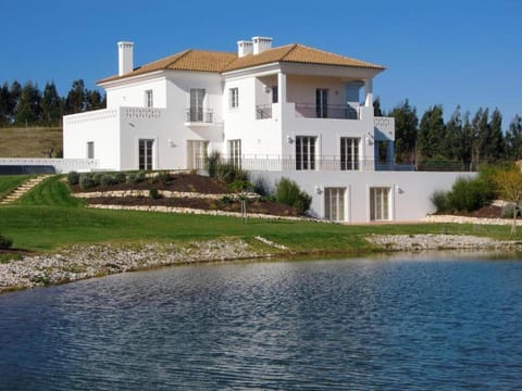 Lakeview Luxury Villa With Pool Villa in Amoreira