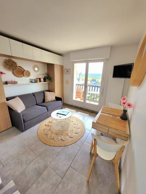 Communal lounge/ TV room, TV and multimedia, Living room, Seating area