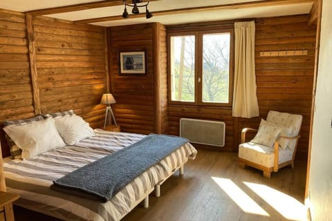 Paisible chalet montagne avec option jacuzzi Chalet in Bourg-Saint-Maurice