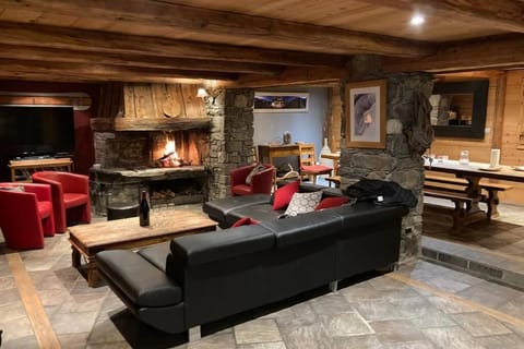 Paisible chalet montagne avec option jacuzzi Chalet in Bourg-Saint-Maurice