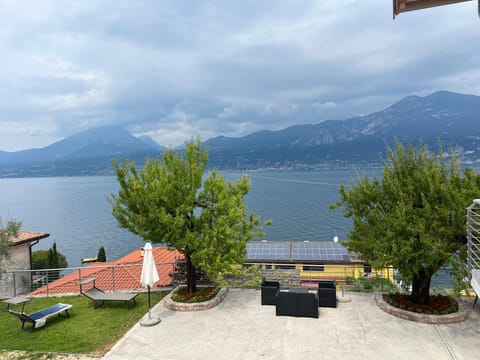 Balcony/Terrace, Lake view, Mountain view