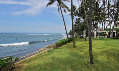 Villa Samudra Luxury Beachfront Chalet in Sukawati