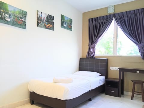 Ipoh Rooms Only-Private Bathrooms Indoor Car Parking SY10 Vacation rental in Ipoh