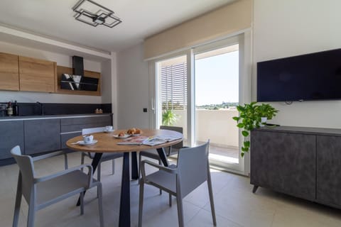 TV and multimedia, Balcony/Terrace, Kitchen or kitchenette, Dining area