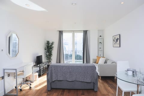 The Hayes - LONG STAY OFFER - Central Cardiff Abode by CTO Serviced Apartments Apartment in Cardiff