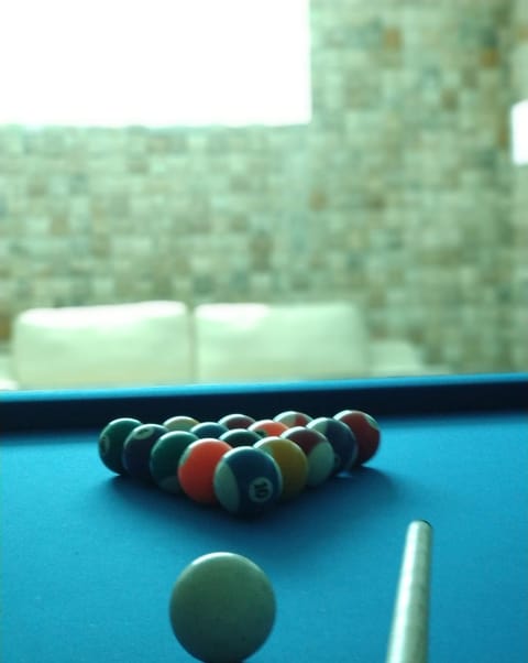 Billiard, Game Room