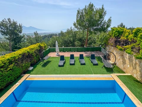 Day, Natural landscape, Garden, Garden view, Mountain view, Pool view, Sea view, Sea view, Swimming pool, sunbed