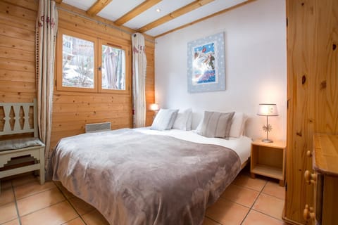 Chalet Muguet Gauche with Hot Tub Sleeps 10 Central Morzine Chalet in Les Gets