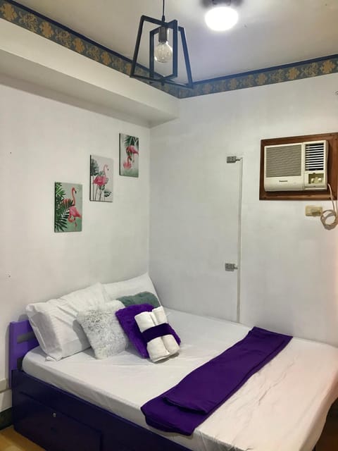 Bright and Cozy Space w/Netflix&Flamingo Design Bed and Breakfast in Muntinlupa