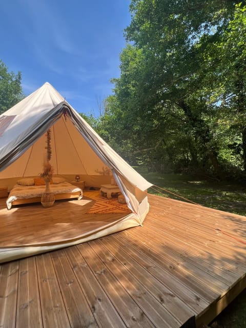 Le Tipi Ethnique au bord de la rivière Luxus-Zelt in Biganos