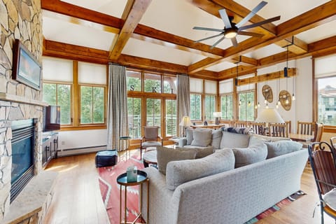 Palmyra 4A - Panoramic Peaks Lodge Apartment in Telluride