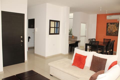 Departamentos de 2 y 3 Habitaciones en el Centro de MANTA Condominio in Manta
