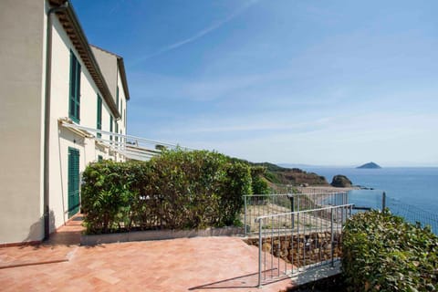 Property building, Day, Natural landscape, View (from property/room), Balcony/Terrace, Sea view