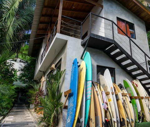 Cabinas Playa Surf Hostel Hostel in Santa Teresa Beach