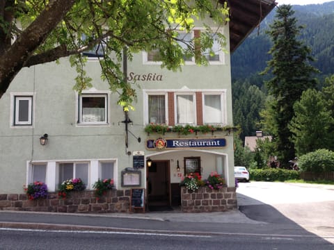 Restaurant/places to eat, Restaurant/places to eat