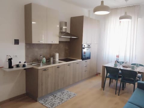 Communal lounge/ TV room, Kitchen or kitchenette, Living room