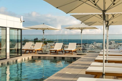 Decorative detail, Pool view