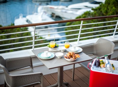 Balcony/Terrace, Breakfast, Continental breakfast