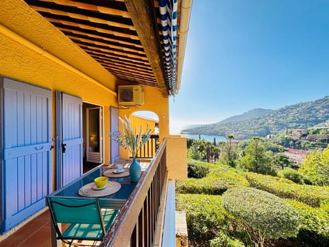 Patio, Spring, Day, Natural landscape, View (from property/room), Balcony/Terrace, Dining area, Mountain view