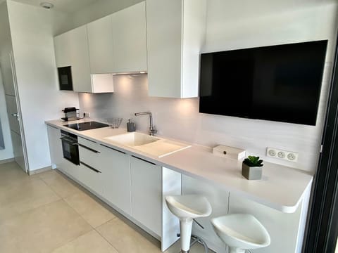 TV and multimedia, Kitchen or kitchenette