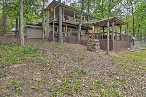 Secluded Edgemont Getaway with Huge Outdoor Deck! House in Greers Ferry Lake
