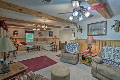 Secluded Edgemont Getaway with Huge Outdoor Deck! Haus in Greers Ferry Lake