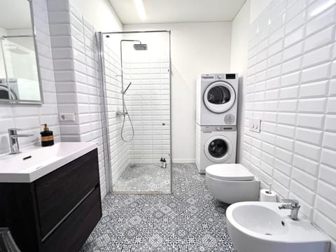 Shower, Toilet, bidet, washing machine, dryer