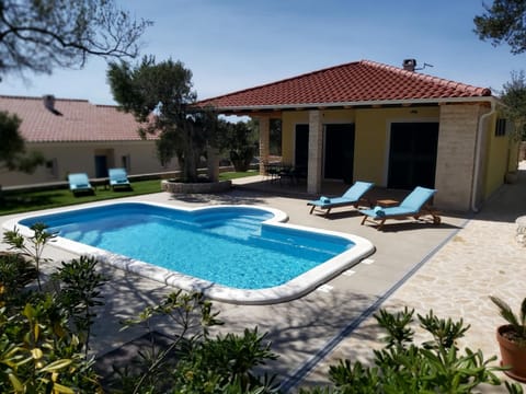 Property building, Swimming pool, Swimming pool