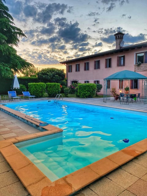 Property building, Day, Pool view, Swimming pool, Swimming pool, sunbed