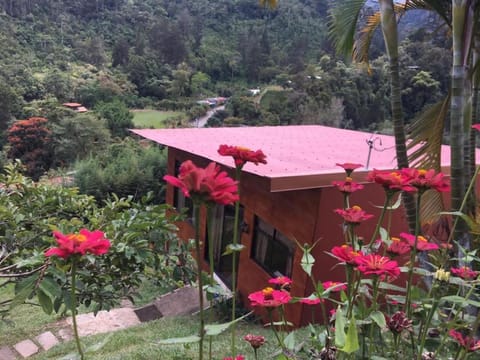 Navarro mountain House in Cartago Province, Costa Rica