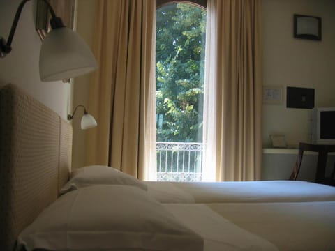 Bed, Internal: Not applicable to any particular room