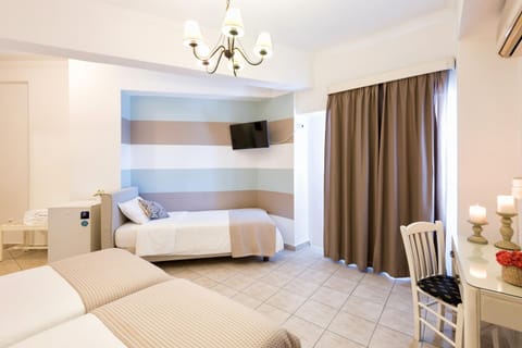 Hotel Oasis Hotel in Paros
