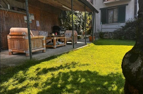 Mella house garden relax House in Bellagio